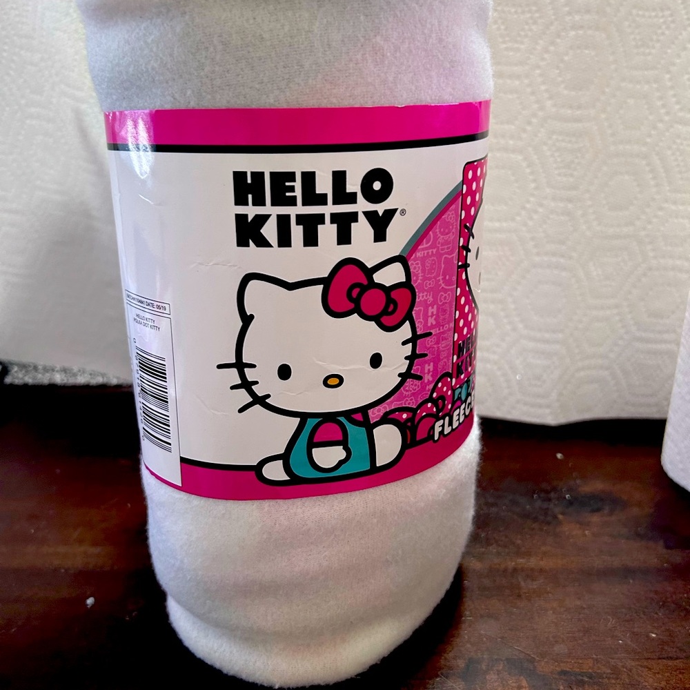 hello kitty fleece throw